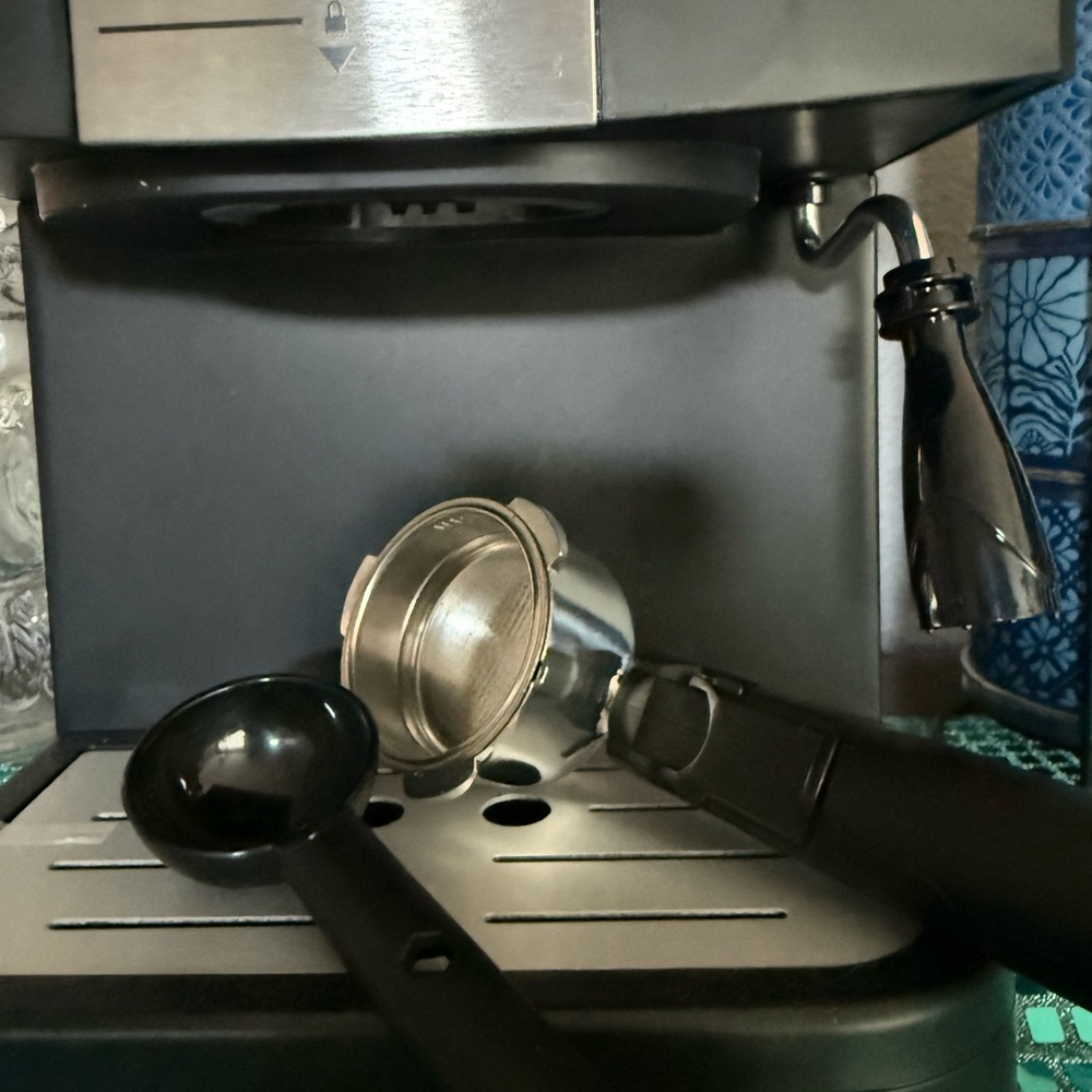West Bend Espresso Machine with Accessories - Picture 6 of 8